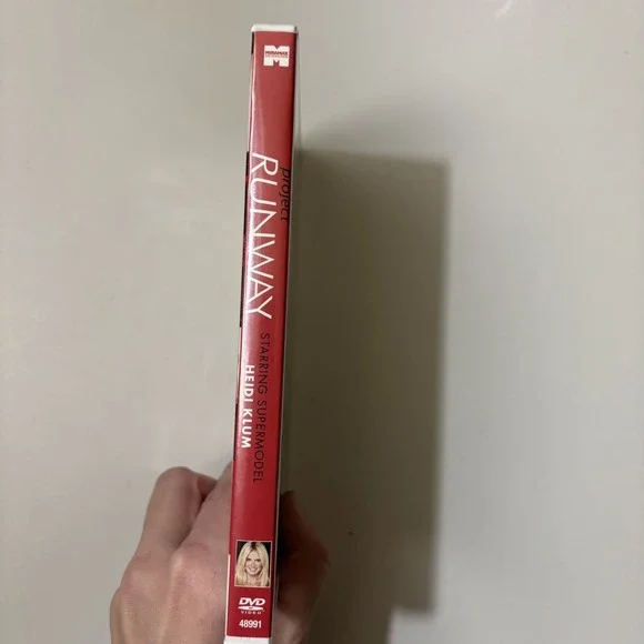 Project Runway - The Complete First Season (DVD, 2005, 3-Disc Set) - Picture 3 of 9